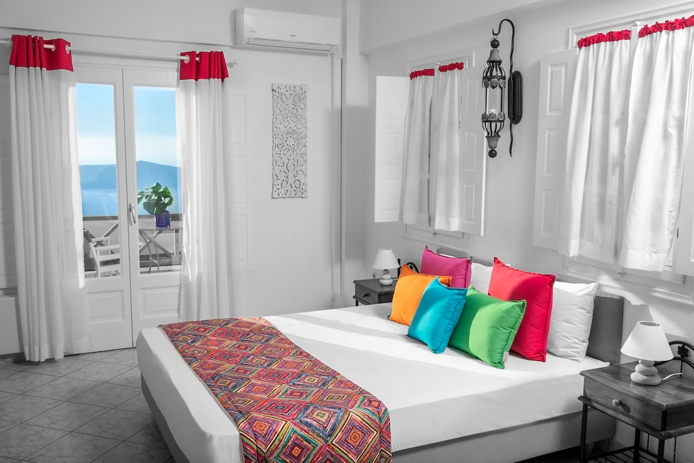 Salvatore Caldera Suites — Hotel rooms in Imerovigli, South Aegean