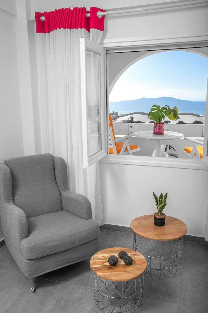 Salvatore Caldera Suites — Hotel rooms in Imerovigli, South Aegean
