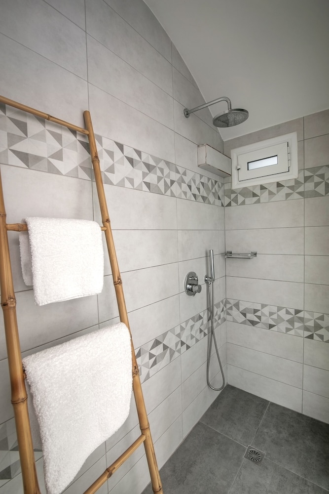Salvatore Caldera Suites — Hotel rooms in Imerovigli, South Aegean