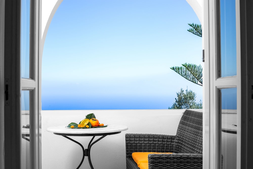 Salvatore Caldera Suites — Hotel rooms in Imerovigli, South Aegean