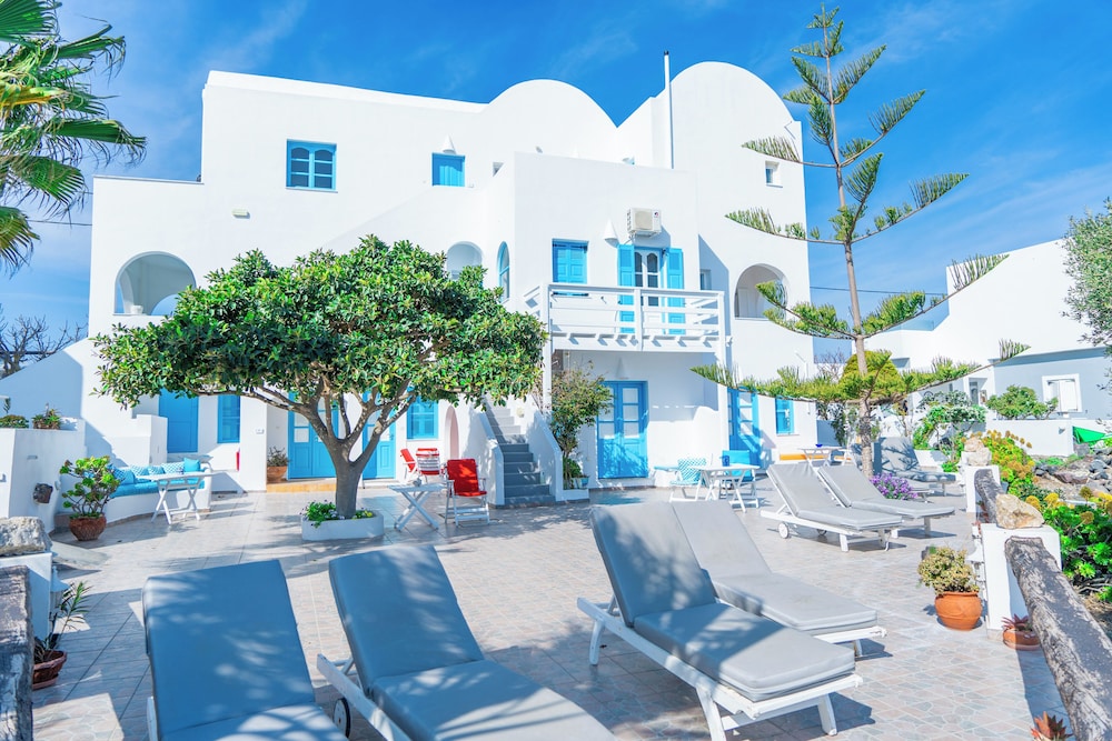 Salvatore Caldera Suites — Hotel building in Imerovigli, South Aegean