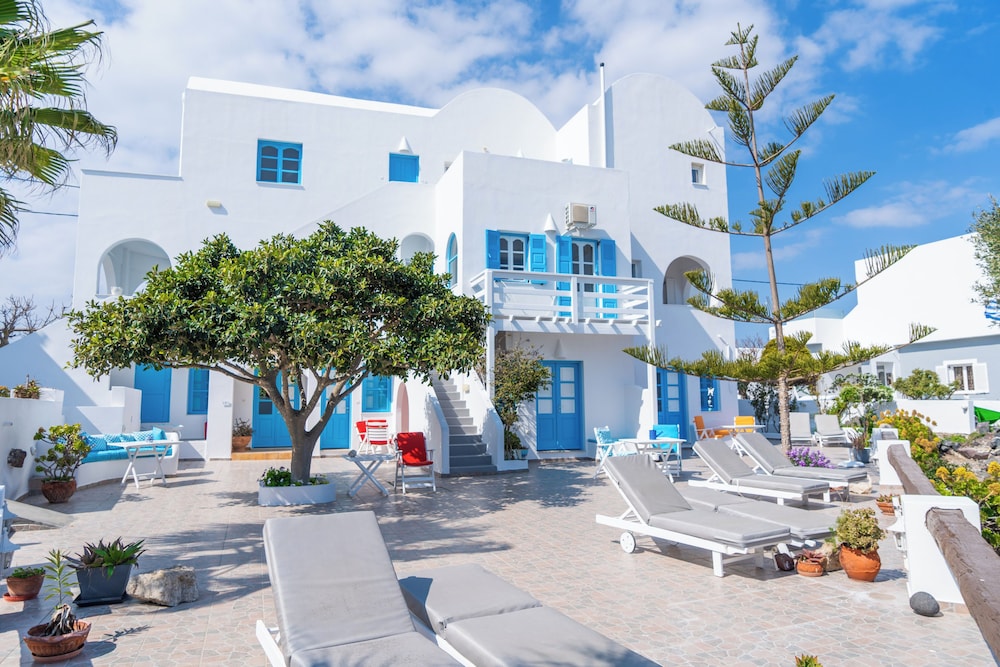 Salvatore Caldera Suites — Hotel building in Imerovigli, South Aegean