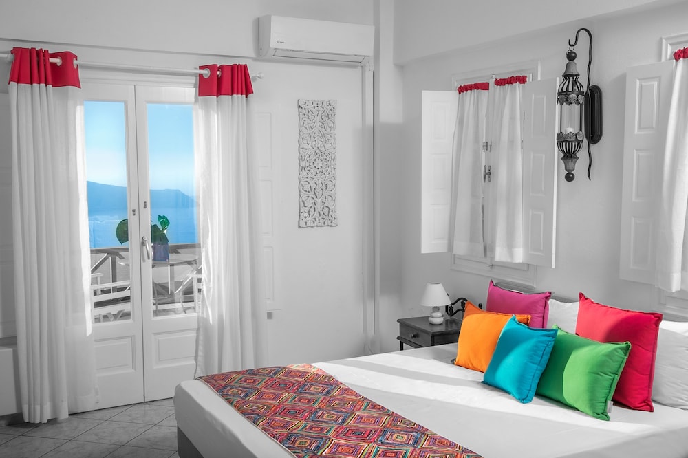 Salvatore Caldera Suites — Hotel rooms in Imerovigli, South Aegean