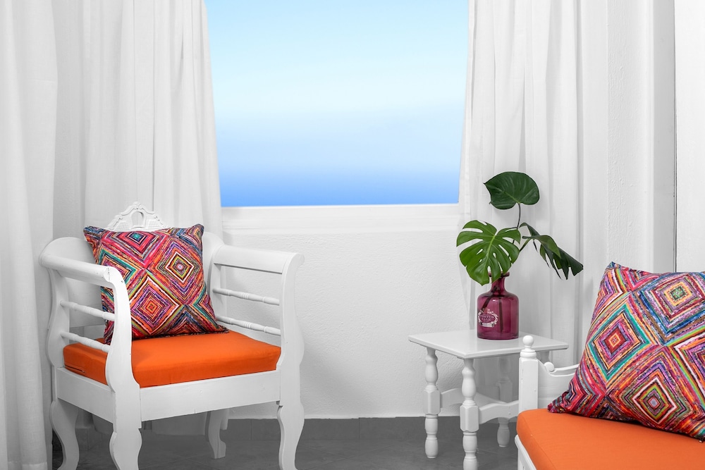 Salvatore Caldera Suites — Hotel rooms in Imerovigli, South Aegean