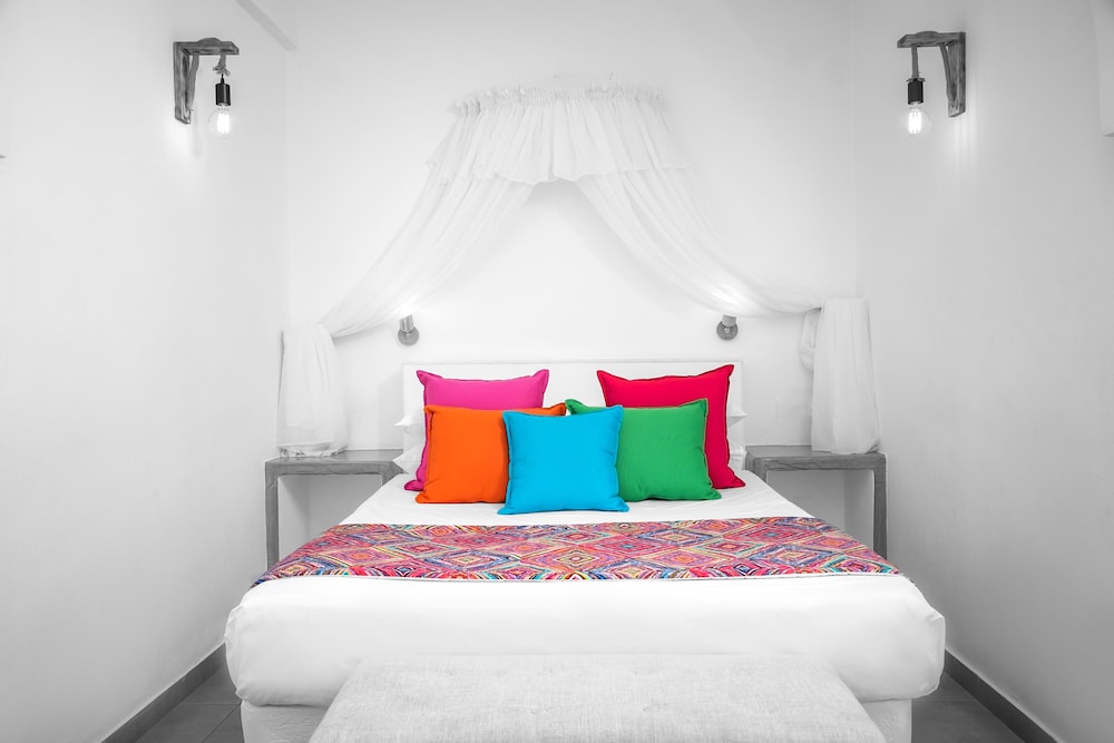 Salvatore Caldera Suites — Hotel rooms in Imerovigli, South Aegean