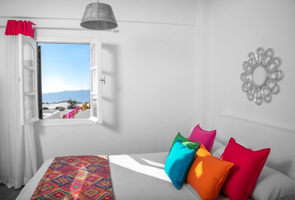 Salvatore Caldera Suites — Hotel rooms in Imerovigli, South Aegean