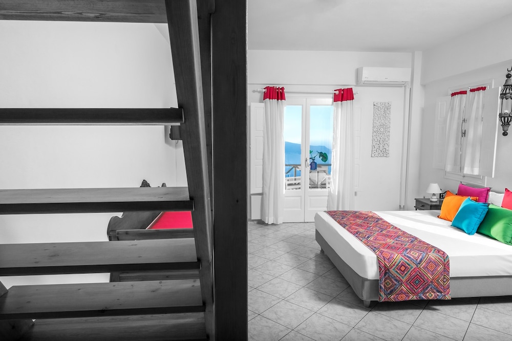 Salvatore Caldera Suites — Hotel rooms in Imerovigli, South Aegean