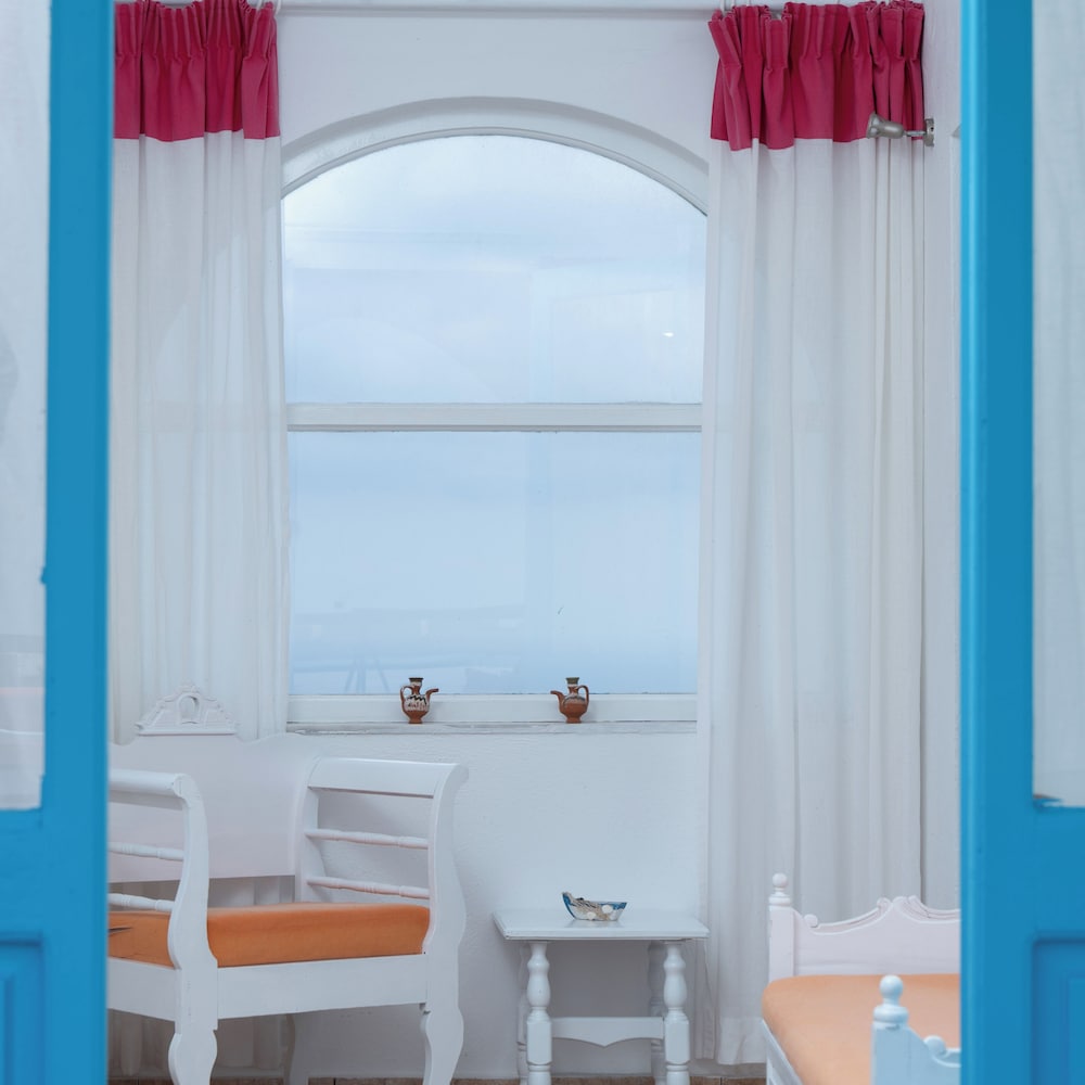 Salvatore Caldera Suites — Hotel rooms in Imerovigli, South Aegean