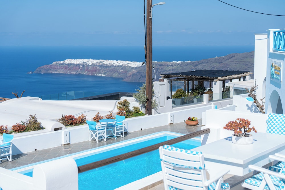 Salvatore Caldera Suites — Swimming pool in Imerovigli, South Aegean