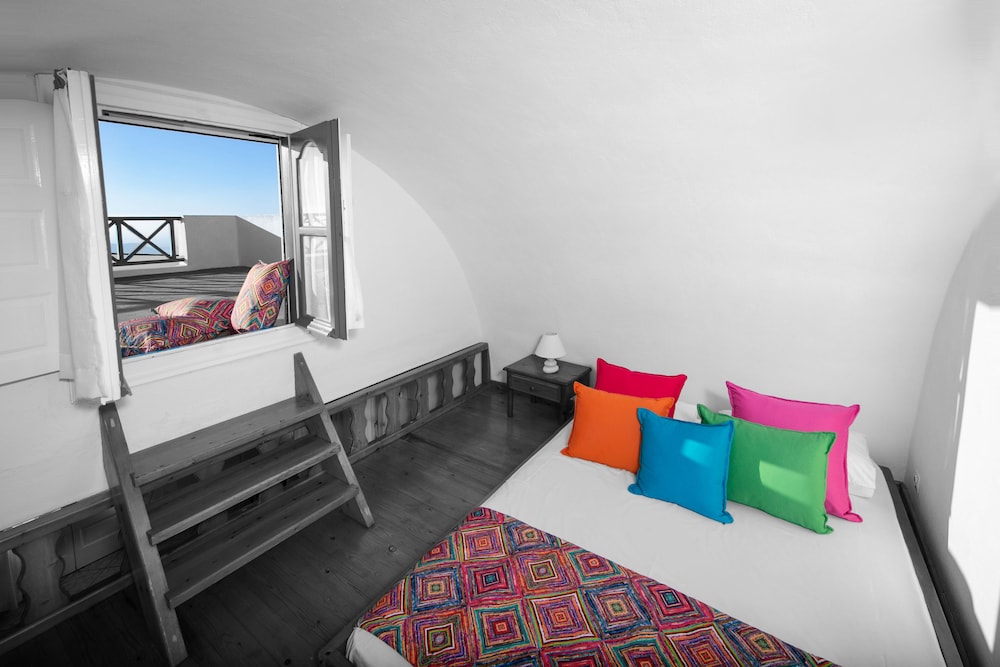 Salvatore Caldera Suites — Hotel rooms in Imerovigli, South Aegean