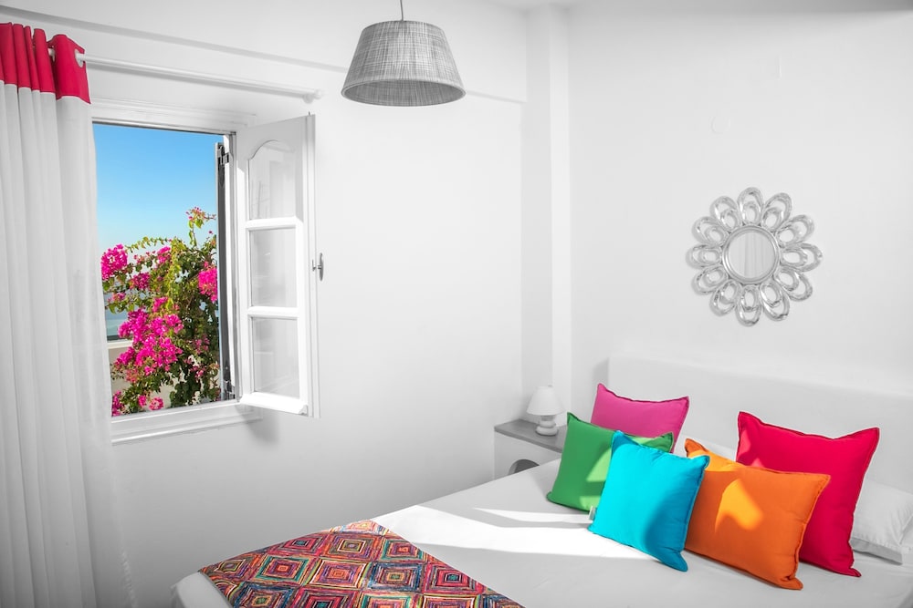 Salvatore Caldera Suites — Hotel rooms in Imerovigli, South Aegean