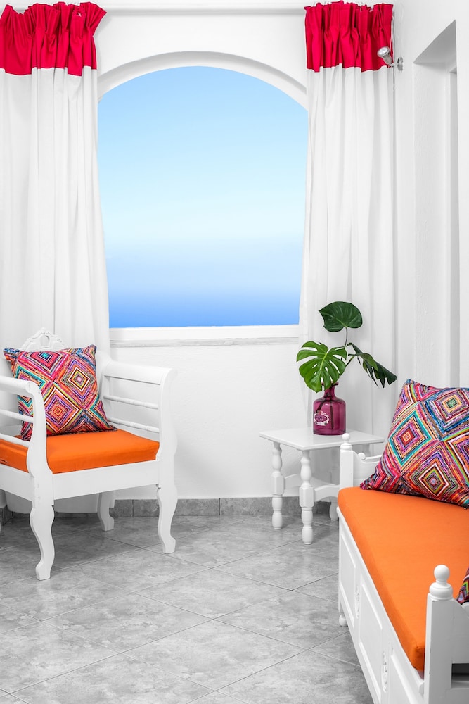 Salvatore Caldera Suites — Hotel rooms in Imerovigli, South Aegean