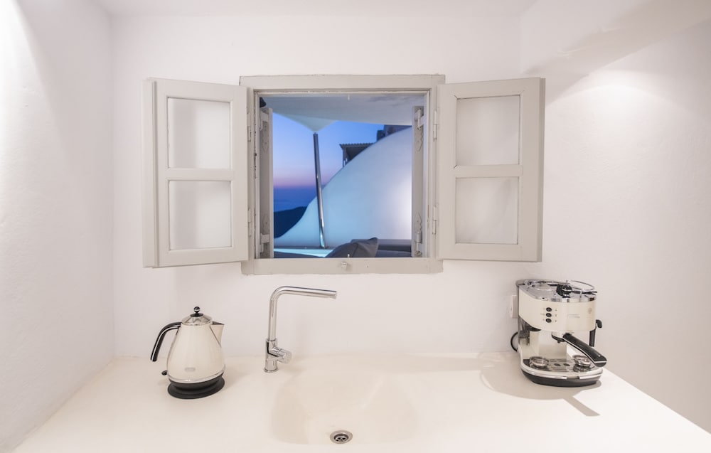Hotel Sunny Villas — Hotel rooms in Imerovigli, South Aegean