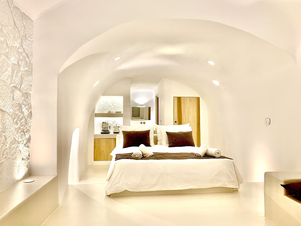 Hotel Sunny Villas — Hotel rooms in Imerovigli, South Aegean