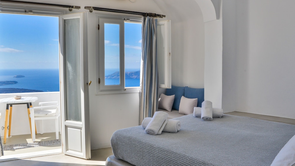 Hotel Sunny Villas — Hotel rooms in Imerovigli, South Aegean