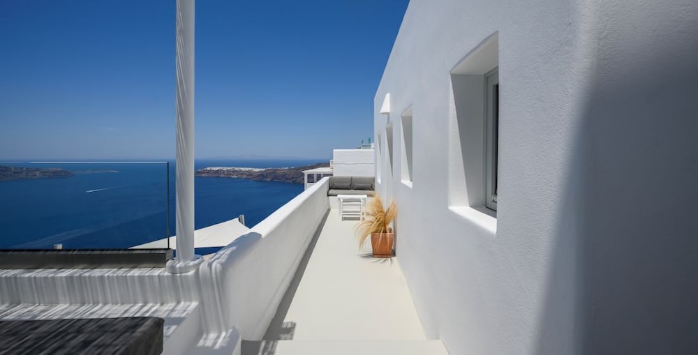 Hotel Sunny Villas — Hotel building in Imerovigli, South Aegean
