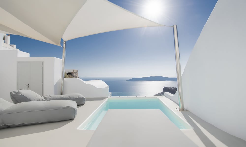 Hotel Sunny Villas — Swimming pool in Imerovigli, South Aegean