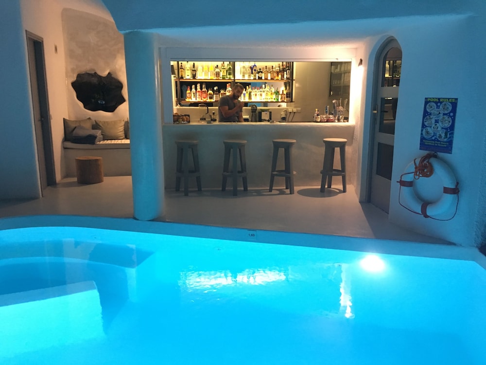 Hotel Sunny Villas — Restaurant & bars in Imerovigli, South Aegean