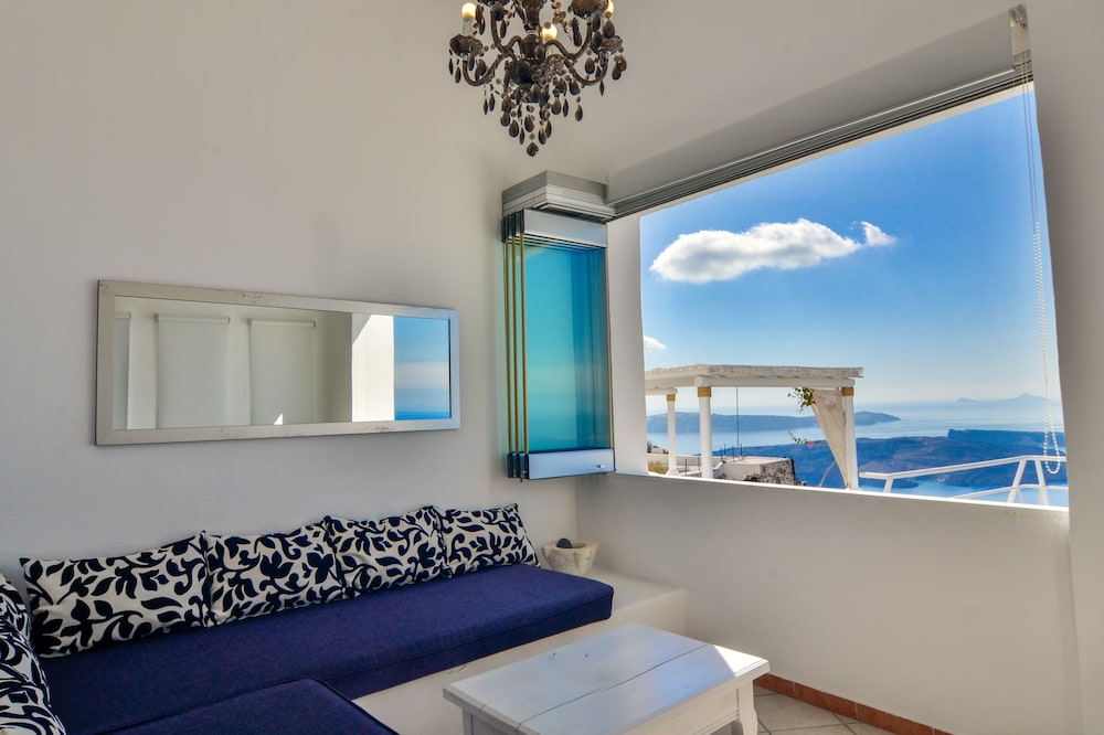 Hotel Sunny Villas — Hotel rooms in Imerovigli, South Aegean