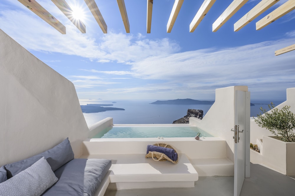 Hotel Sunny Villas — Hotel rooms in Imerovigli, South Aegean