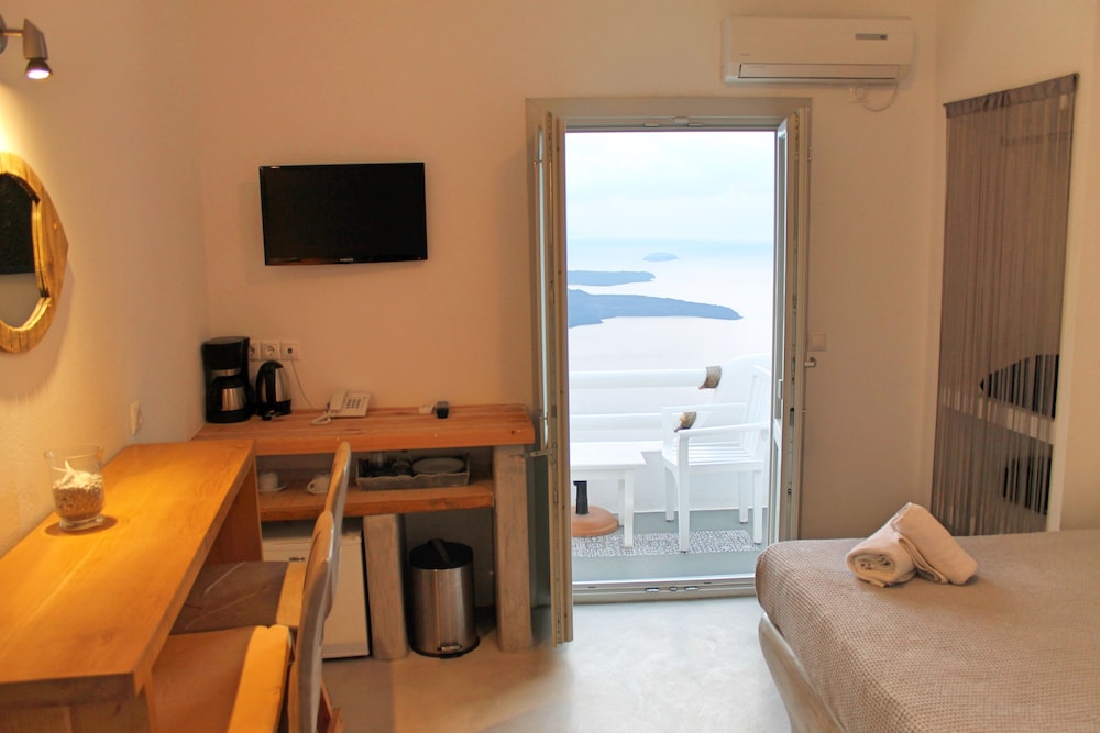 Hotel Sunny Villas — Hotel rooms in Imerovigli, South Aegean