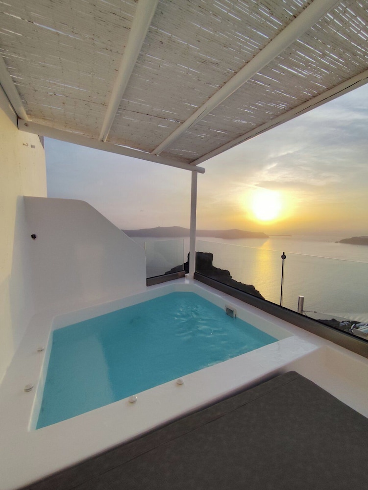 Hotel Sunny Villas — Spa in Imerovigli, South Aegean