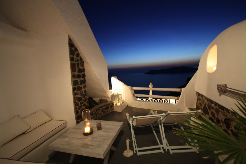 Hotel Sunny Villas — Hotel building in Imerovigli, South Aegean