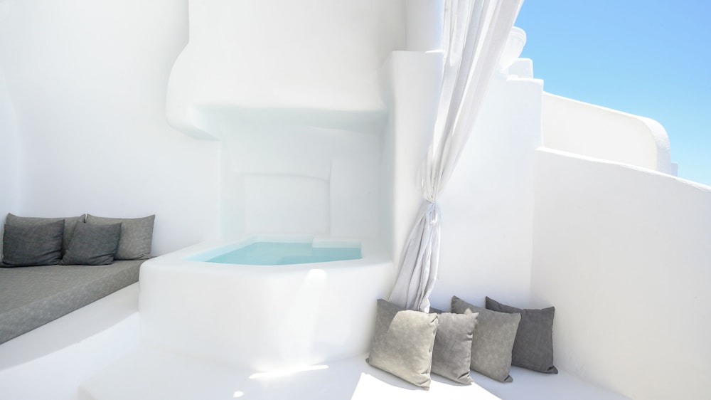Hotel Sunny Villas — Hotel rooms in Imerovigli, South Aegean