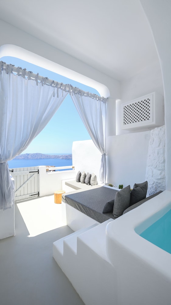 Hotel Sunny Villas — Hotel rooms in Imerovigli, South Aegean