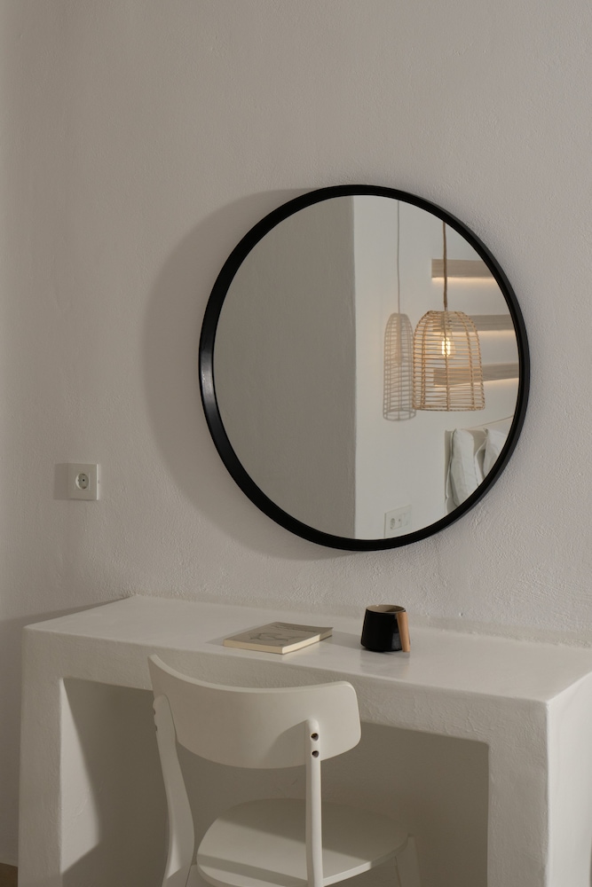 Sunshine Hotel — Hotel rooms in Kamari, South Aegean