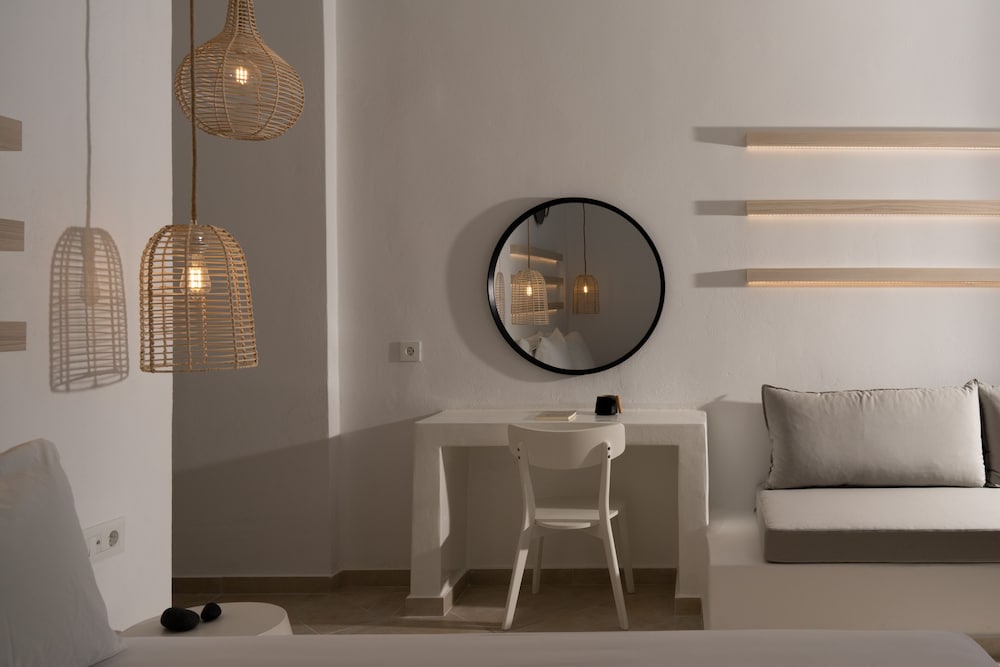 Sunshine Hotel — Hotel rooms in Kamari, South Aegean