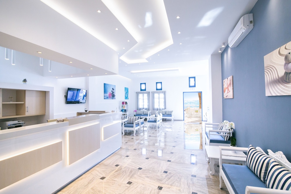 Sunshine Hotel — Hotel building in Kamari, South Aegean
