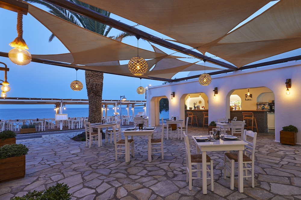 Sunshine Hotel — Restaurant & bars in Kamari, South Aegean