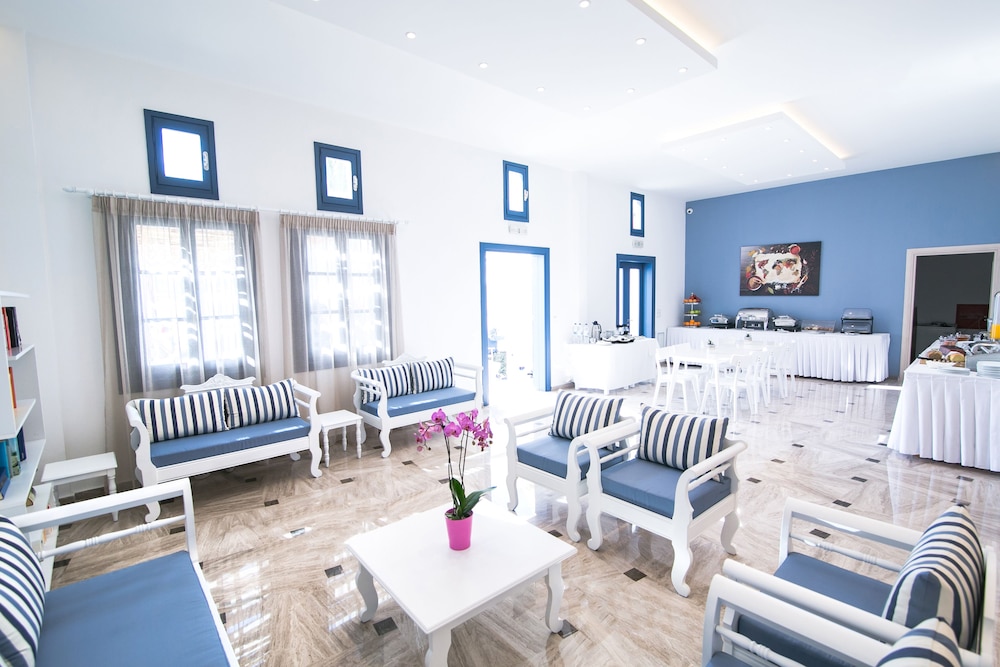 Sunshine Hotel — Restaurant & bars in Kamari, South Aegean