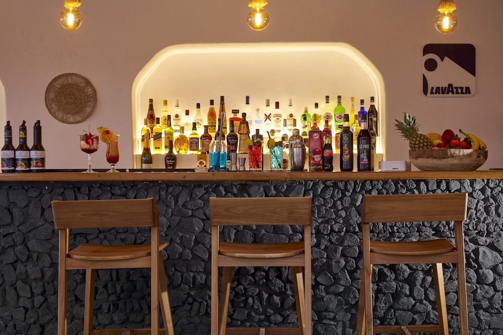 Sunshine Hotel — Restaurant & bars in Kamari, South Aegean