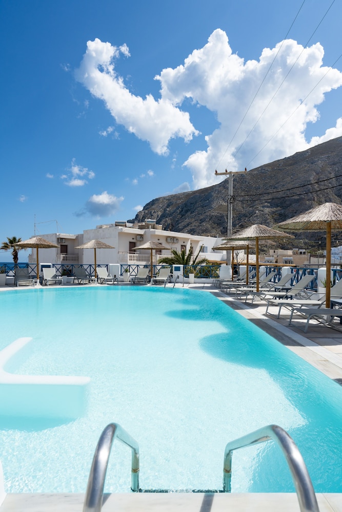 Sunshine Hotel — Swimming pool in Kamari, South Aegean