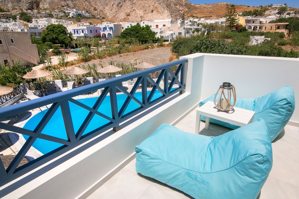 Sunshine Hotel — Swimming pool in Kamari, South Aegean