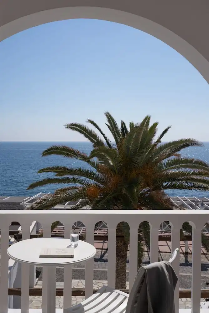 Sunshine Hotel — Hotel rooms in Kamari, South Aegean