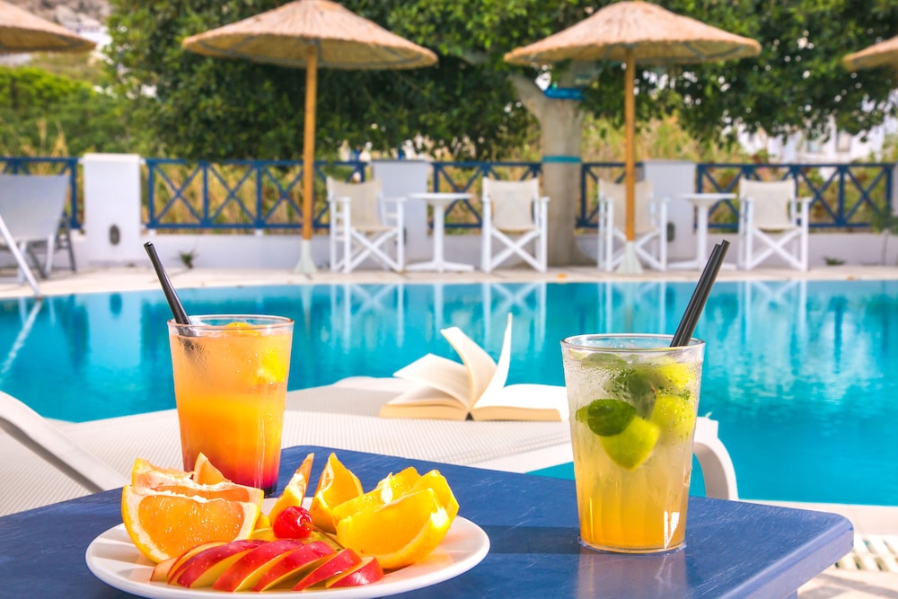 Sunshine Hotel — Swimming pool in Kamari, South Aegean
