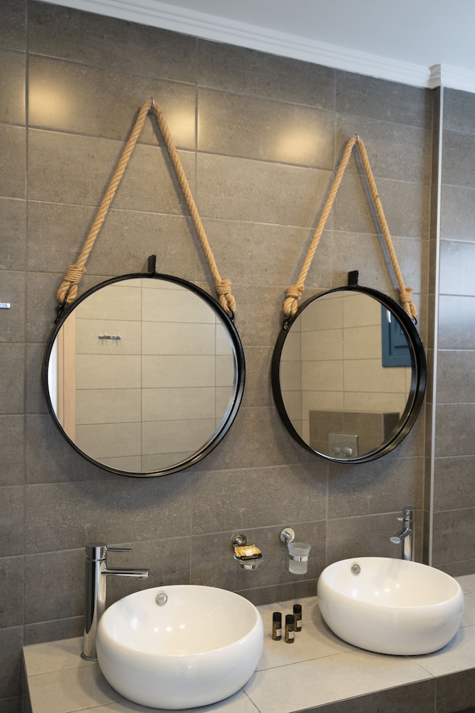 Sunshine Hotel — Hotel rooms in Kamari, South Aegean