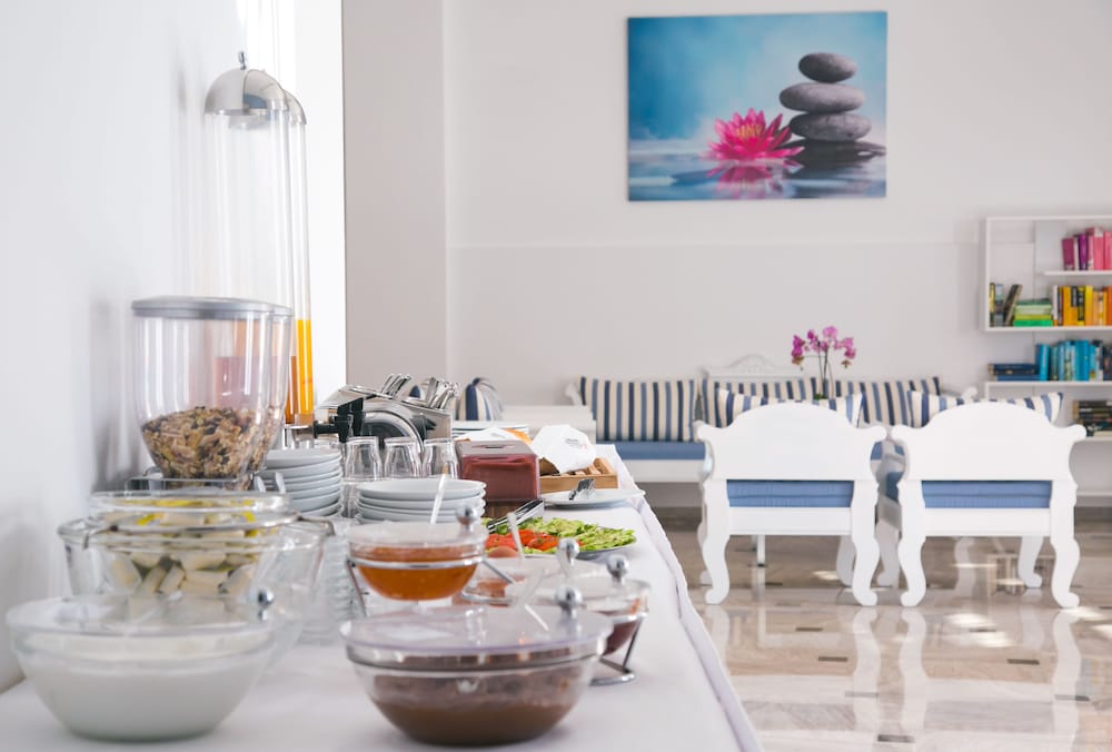 Sunshine Hotel — Restaurant & bars in Kamari, South Aegean