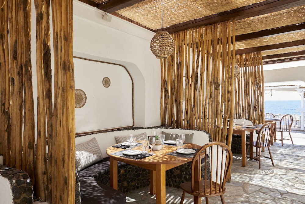 Sunshine Hotel — Restaurant & bars in Kamari, South Aegean