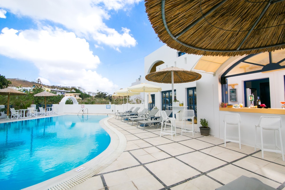 Sunshine Hotel — Swimming pool in Kamari, South Aegean