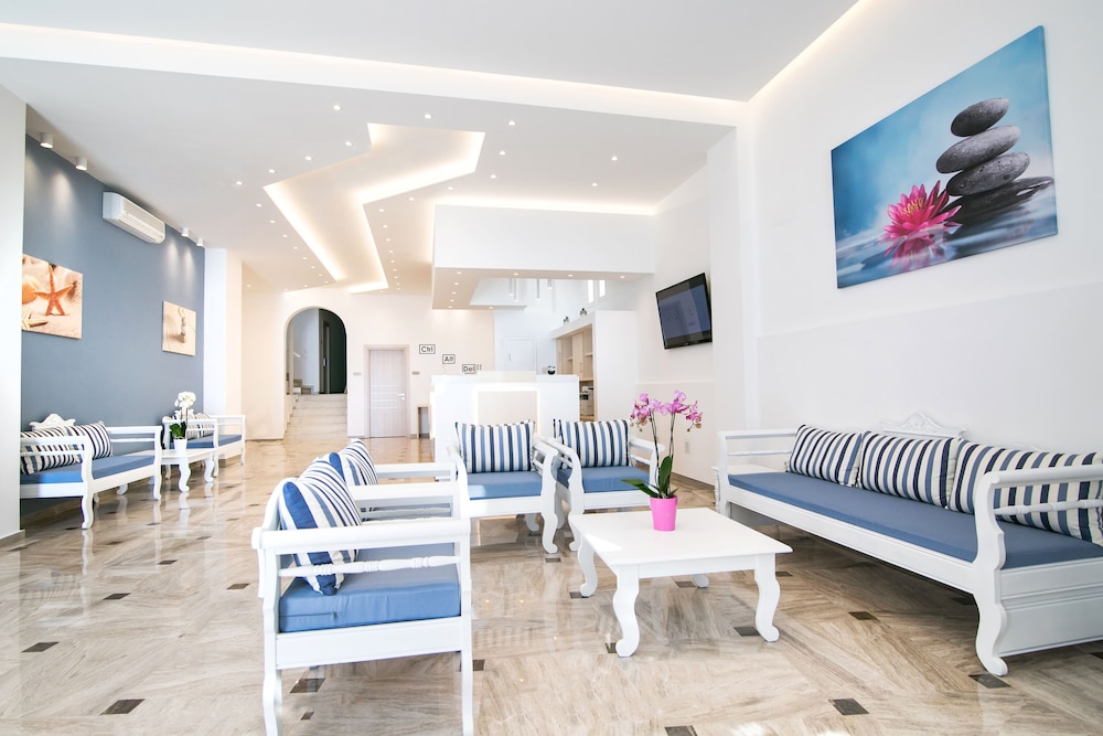 Sunshine Hotel — Hotel building in Kamari, South Aegean