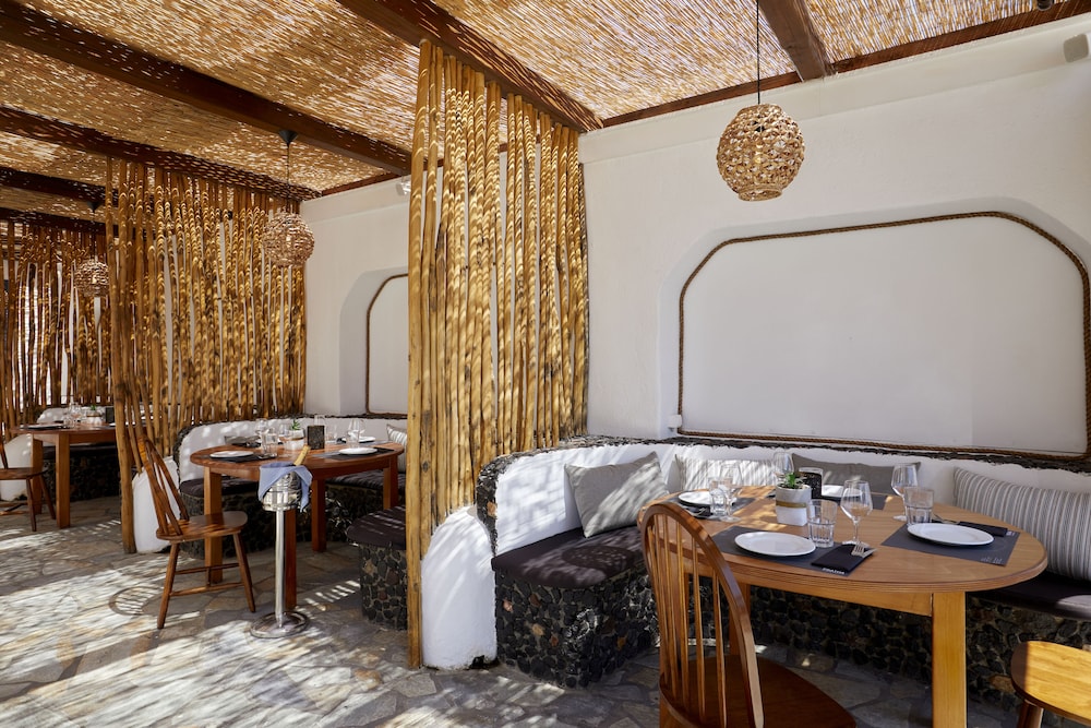 Sunshine Hotel — Restaurant & bars in Kamari, South Aegean