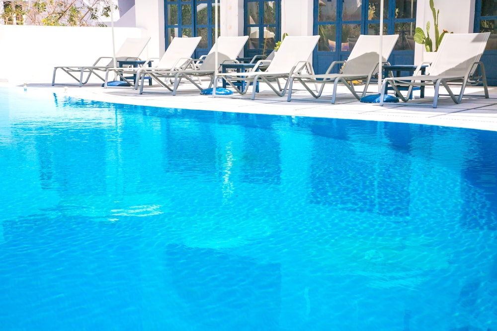 Sunshine Hotel — Swimming pool in Kamari, South Aegean