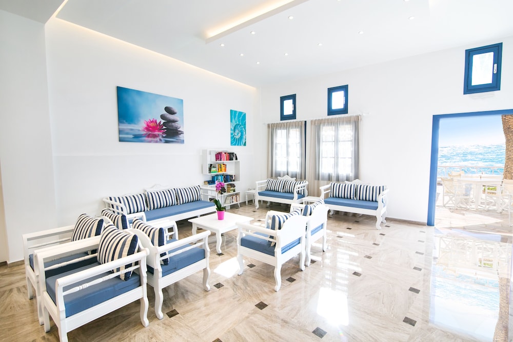 Sunshine Hotel — Hotel building in Kamari, South Aegean