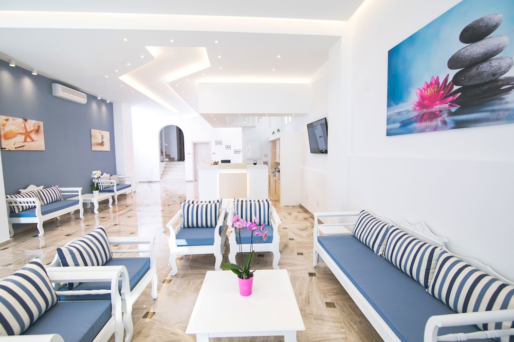 Sunshine Hotel — Hotel building in Kamari, South Aegean