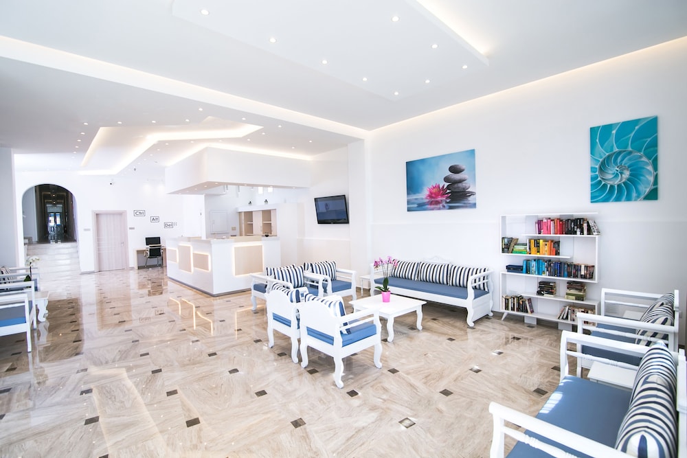 Sunshine Hotel — Hotel building in Kamari, South Aegean