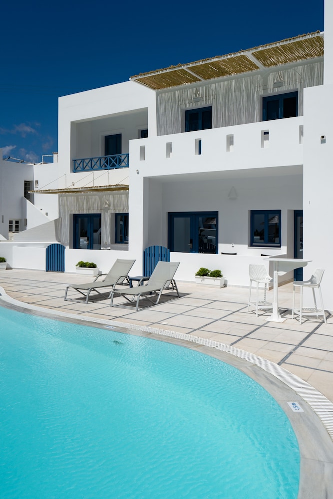 Sunshine Hotel — Hotel building in Kamari, South Aegean